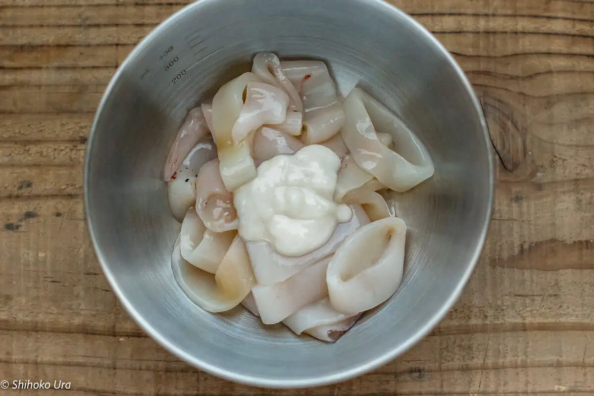Toss the squid with shio koji