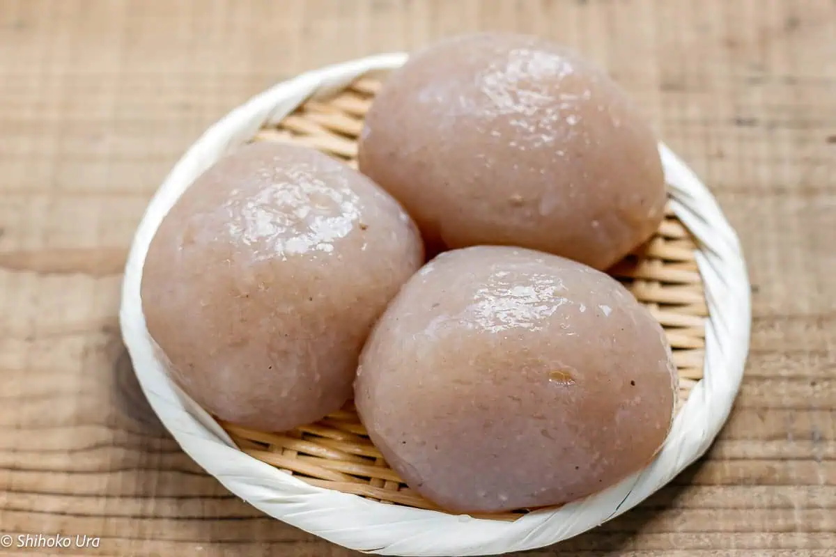 three round konnyaku on a bamboo tray