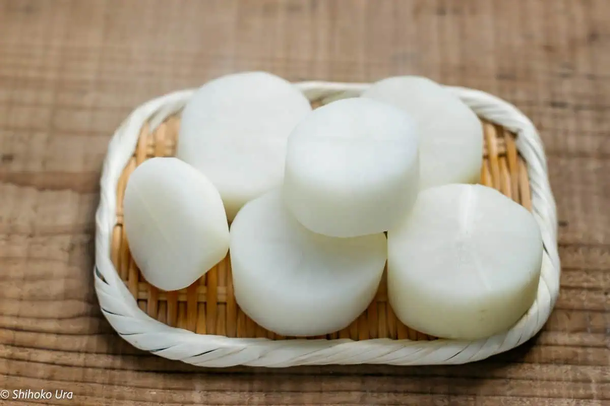6 pieces of daikon on a bamboo tray