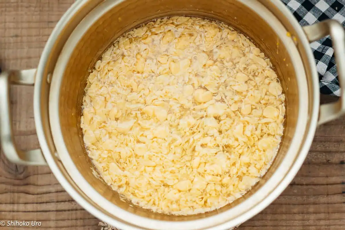 egg ribbons formed in the pot