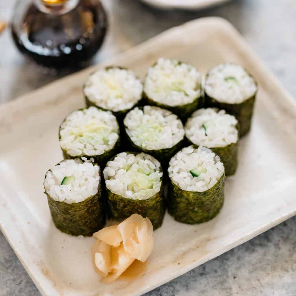 9 pieces of hosomaki rolls on a plate