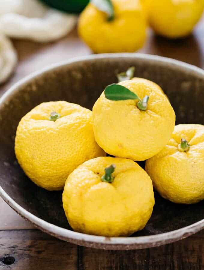 4 yuzu citrus fruits in a shallow bowl