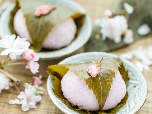 Sakura Mochi (Cherry Blossom Rice Cake) 桜餅 - Chopstick Chronicles